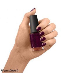 Vernis à ongles Kinetics Beat of Beet 547. Manucure. Collection Soul Treat 2022